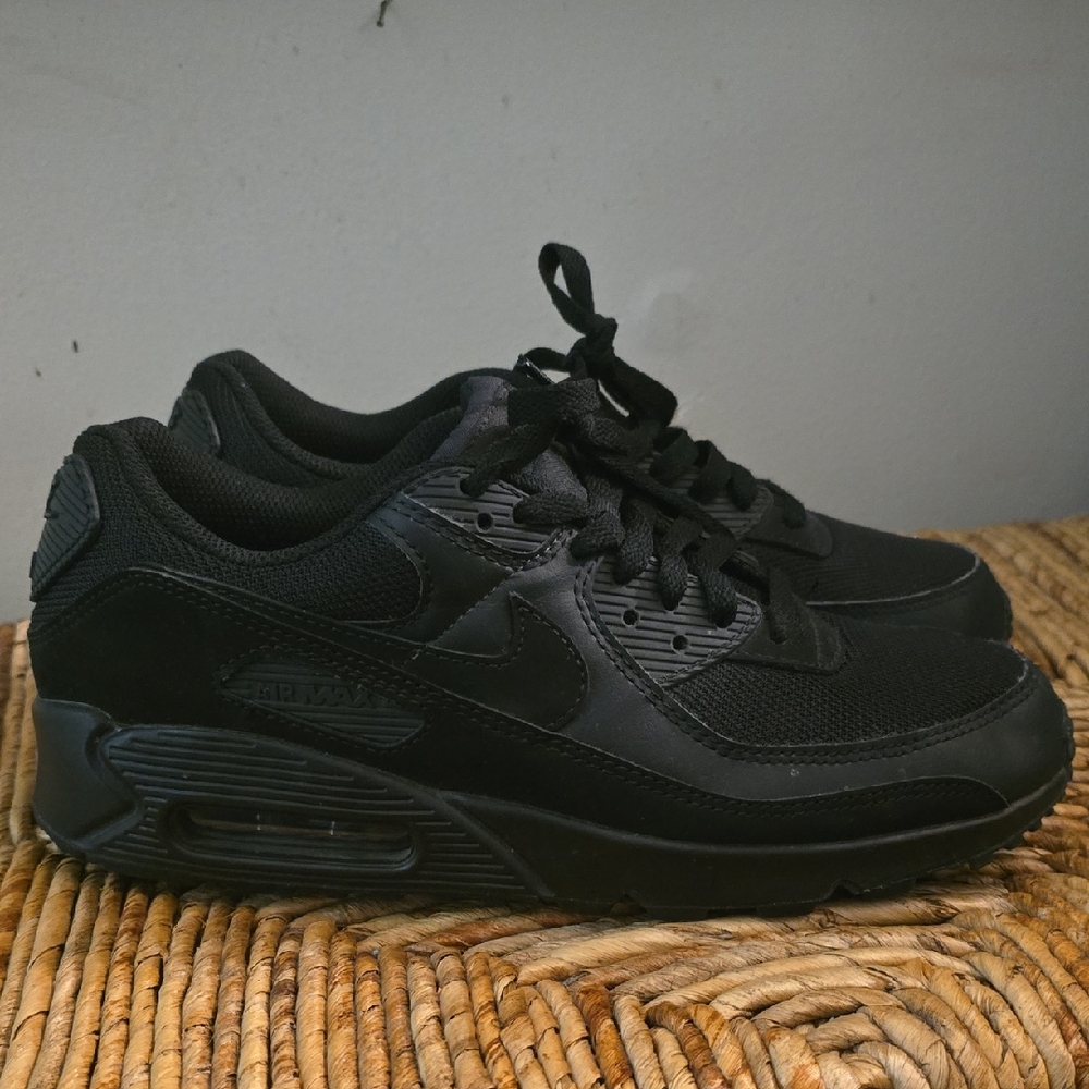 Mens Nike Air Max 90 Sneakers Size 8.5